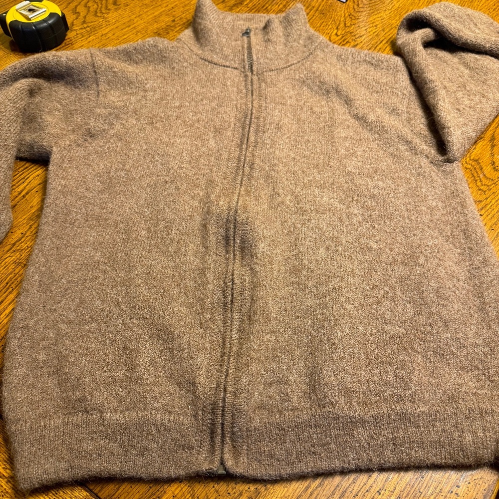 Vicuna Fashions 100% Alpaca Sweater. Brown. Size Medium.